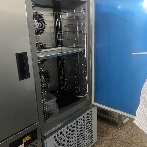 Blast freezer for meat and bakery