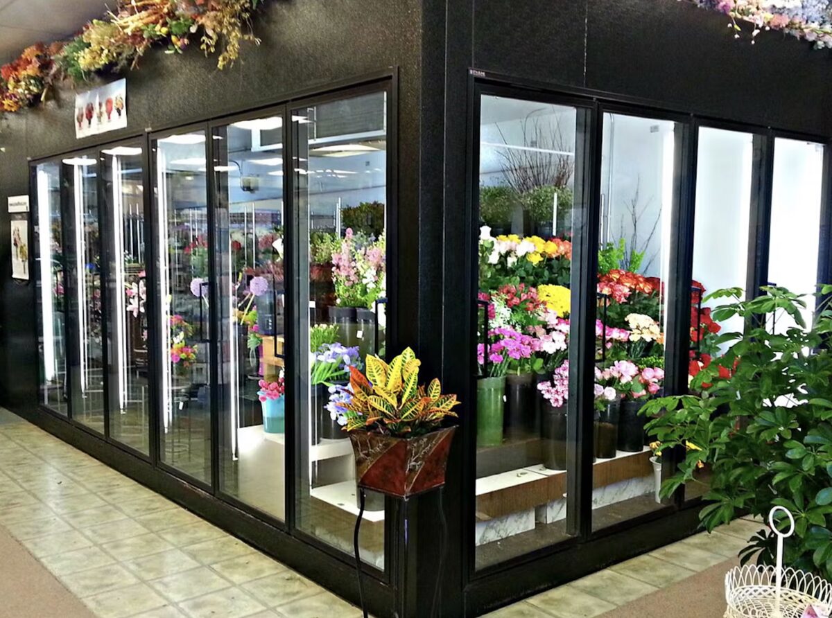 Walk-in flower cold room with refrigerated storage for fresh flowers